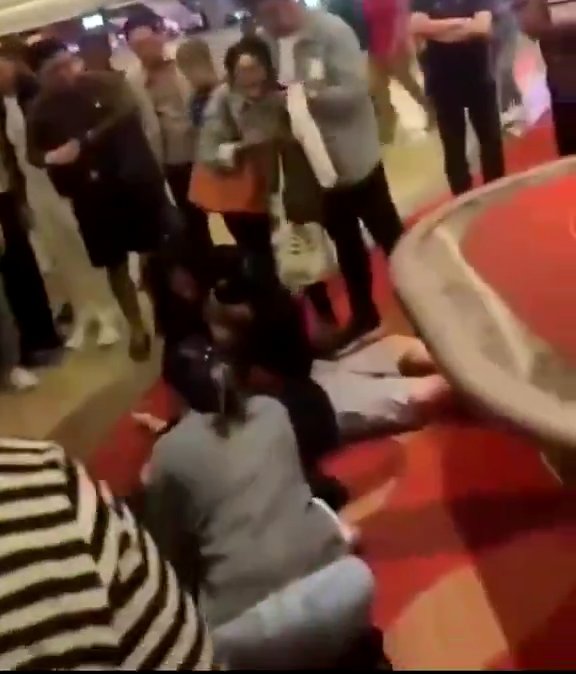 Millonario Jackpot gana en el casino, sufre un infarto al retirar el dinero: video