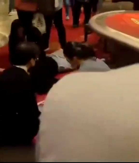 Millonario Jackpot gana en el casino, sufre un infarto al retirar el dinero: video