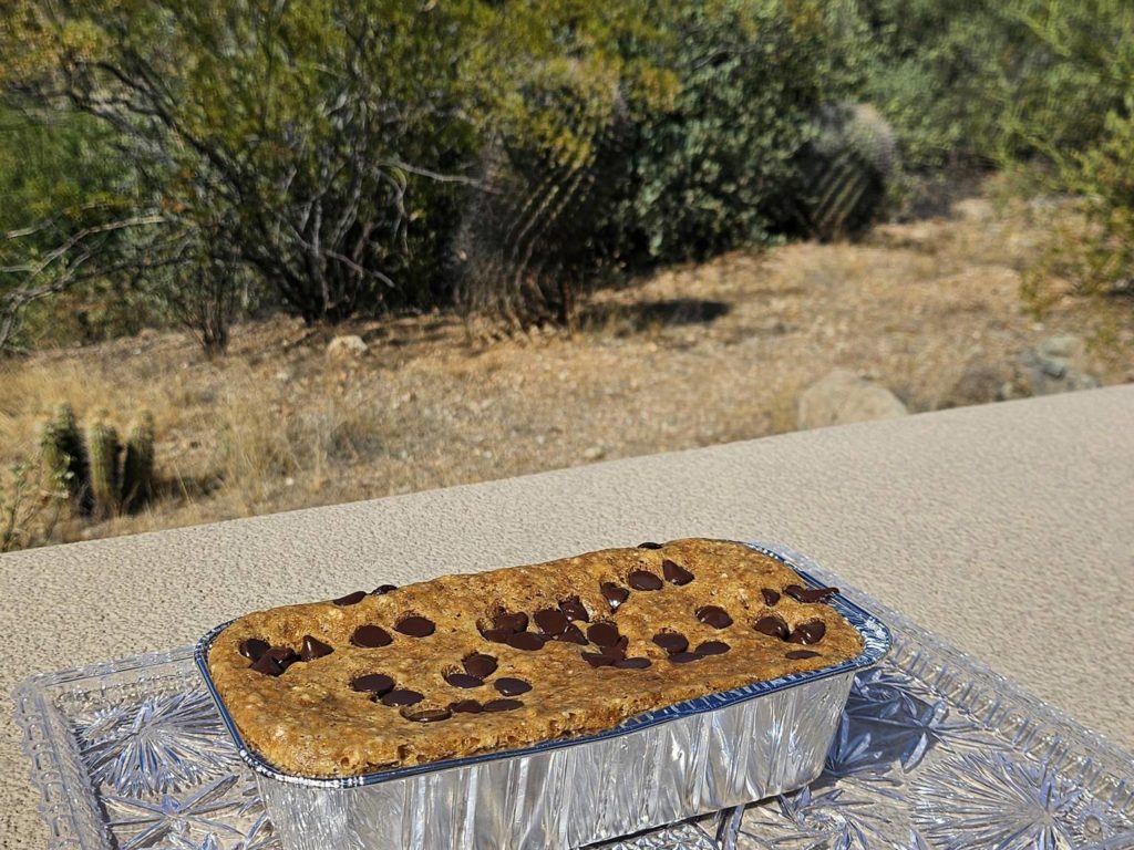 Auto come un forno d'estate, ecco la prova: usata per cuocere il dolce