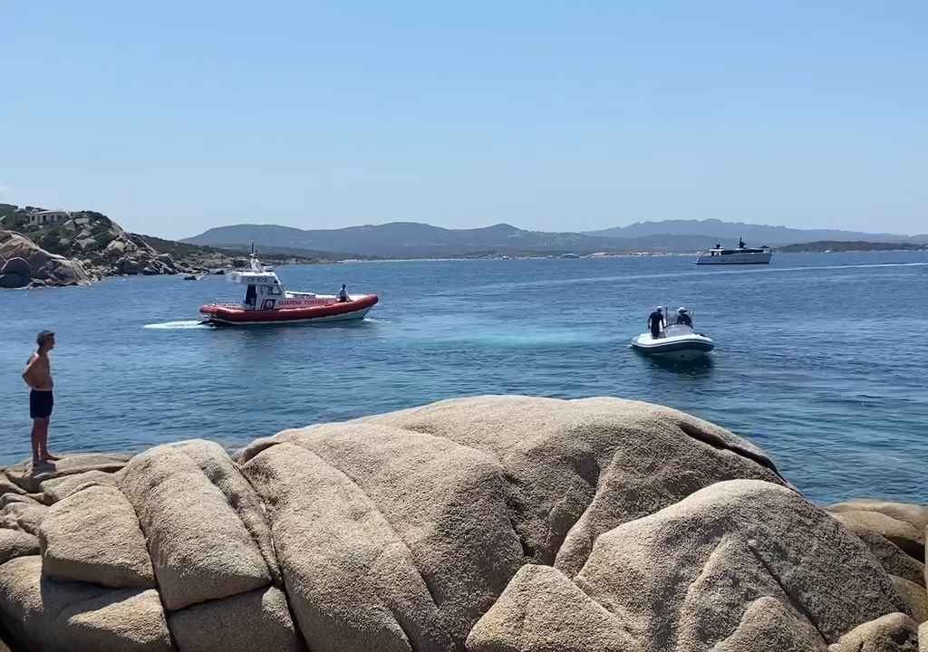 Fête illégale avec barbecue de riches sur une plage protégée en Sardaigne : la police arrive