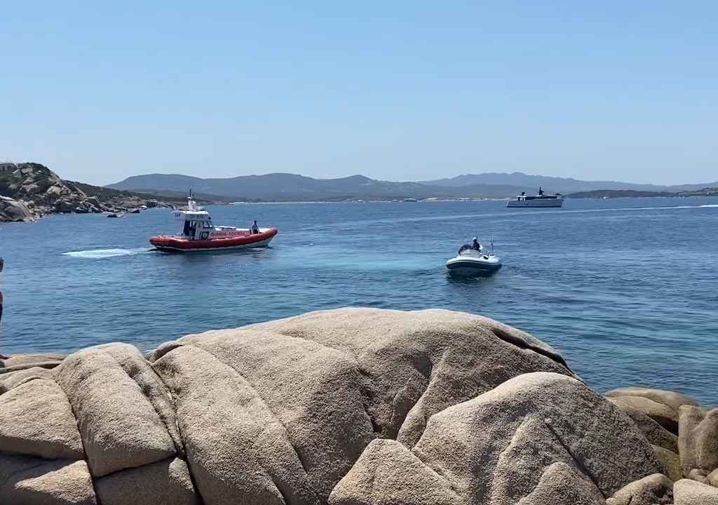 Fête illégale avec barbecue de riches sur une plage protégée en Sardaigne : la police arrive