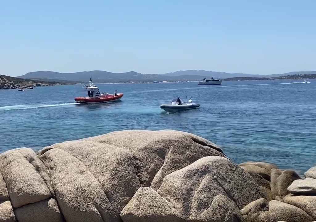 Fête illégale avec barbecue de riches sur une plage protégée en Sardaigne : la police arrive