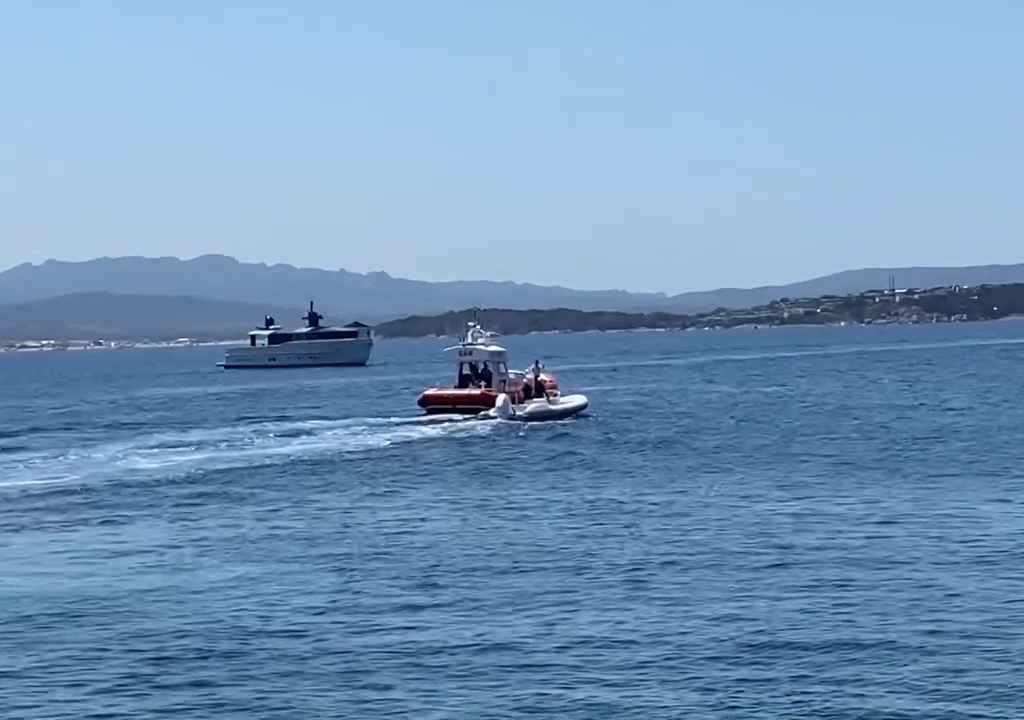 Fête illégale avec barbecue de riches sur une plage protégée en Sardaigne : la police arrive