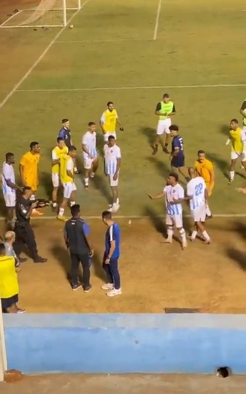 Finaliza el partido y los equipos discuten: la policía dispara al portero, vídeo impactante