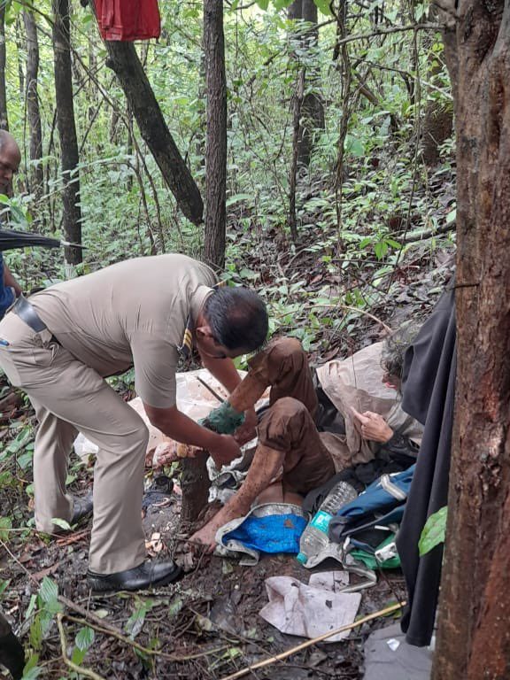 Encadenada por su marido en la selva, rescatada tras 40 días sin comida