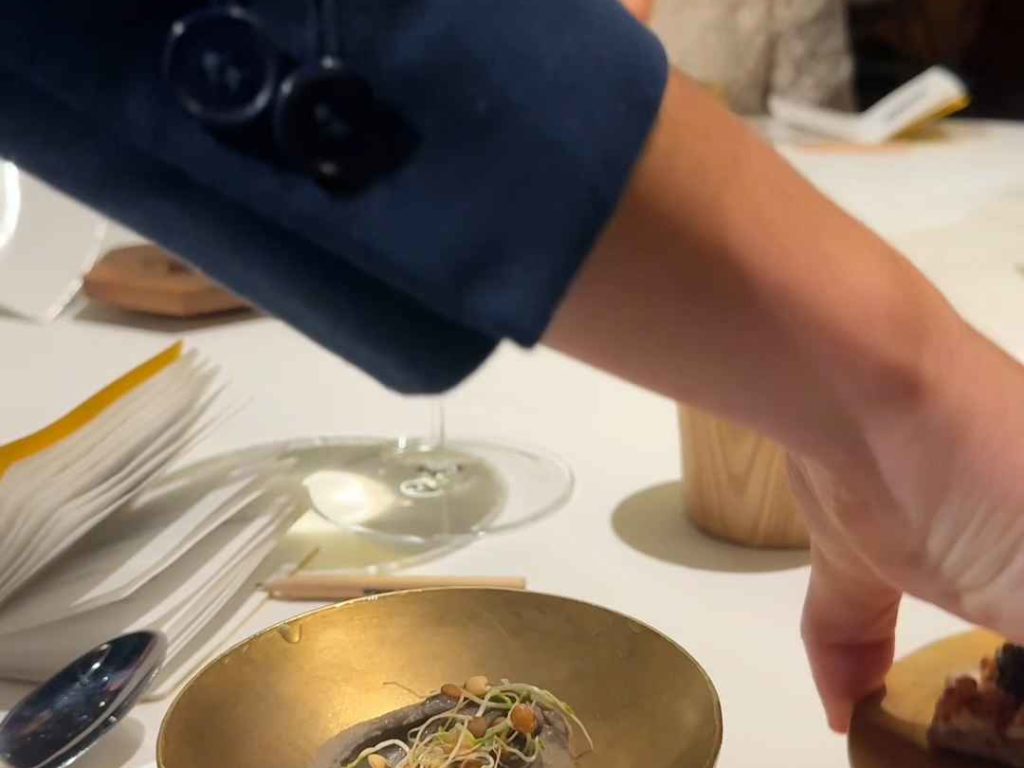 Influencer stronca ristorante stellato Michelin: al conto arriva la polizia