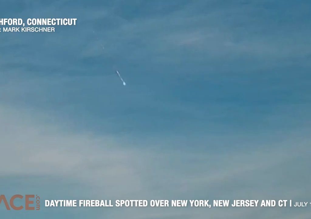 Meteorite "sfiora" la Statua della Libertà a New York: spuntano i video