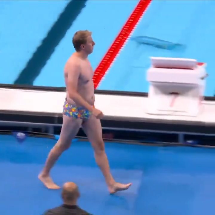 Paris 2024, un héros mystérieux sauve une course de natation : voici qui est "Bob le receveur de casquettes"