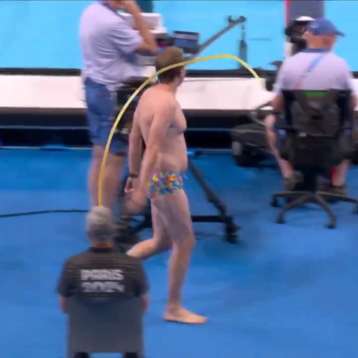 Paris 2024, un héros mystérieux sauve une course de natation : voici qui est "Bob le receveur de casquettes"