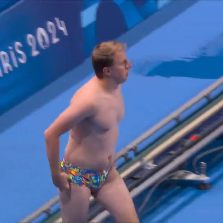 Paris 2024, un héros mystérieux sauve une course de natation : voici qui est "Bob le receveur de casquettes"