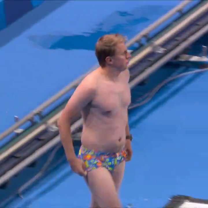 Paris 2024, un héros mystérieux sauve une course de natation : voici qui est "Bob le receveur de casquettes"