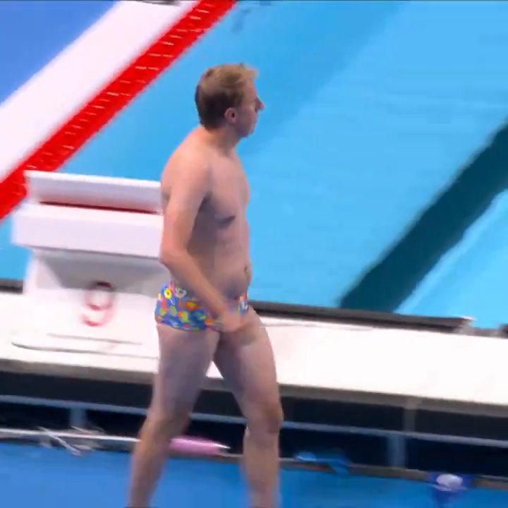 París 2024, un héroe misterioso salva la carrera de natación: aquí está quién es "Bob el cazador de gorras"