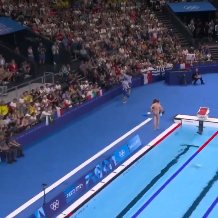 Paris 2024, un héros mystérieux sauve une course de natation : voici qui est "Bob le receveur de casquettes"