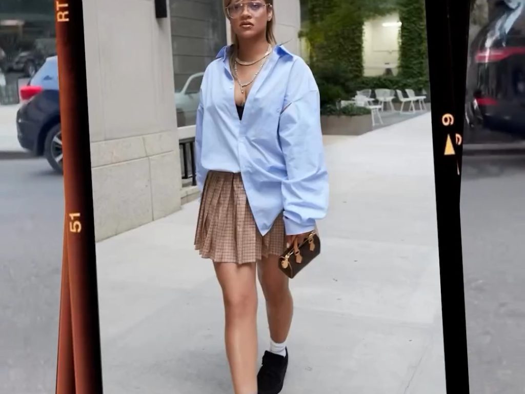 Rihanna pasea por Nueva York y enseña las bragas: he aquí por qué