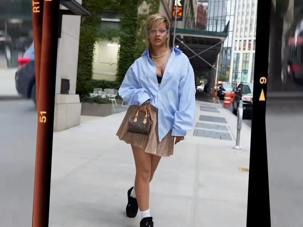 Rihanna pasea por Nueva York y enseña las bragas: he aquí por qué