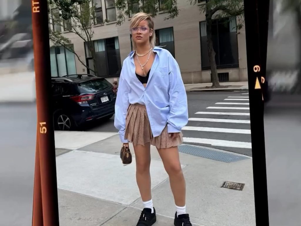 Rihanna pasea por Nueva York y enseña las bragas: he aquí por qué