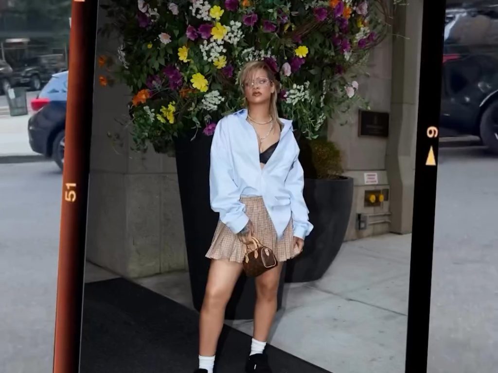 Rihanna pasea por Nueva York y enseña las bragas: he aquí por qué