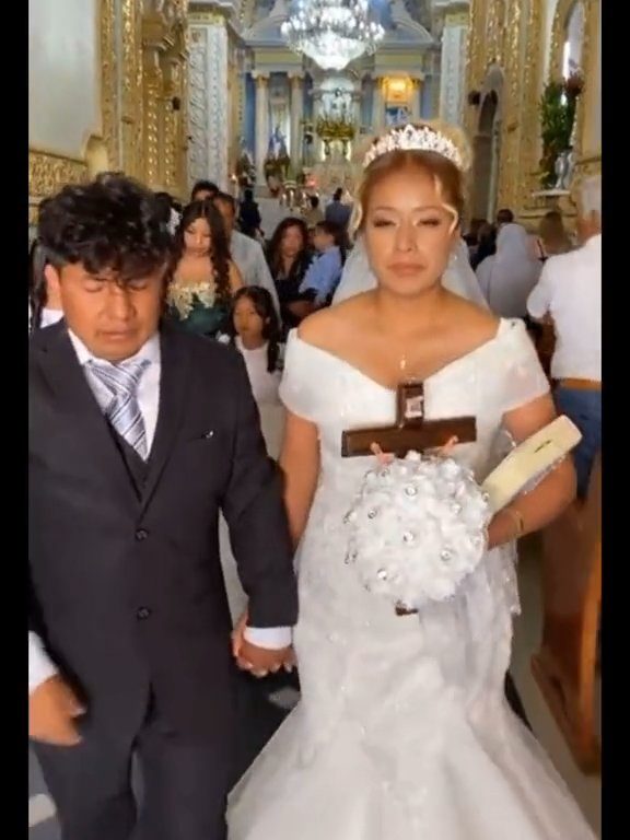 Betrunkener Bräutigam am Altar, verlegene Braut: Video der Hochzeit geht viral