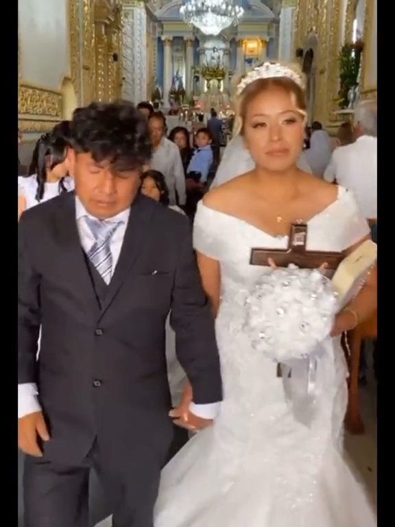 Betrunkener Bräutigam am Altar, verlegene Braut: Video der Hochzeit geht viral