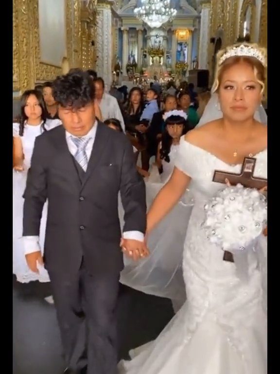 Betrunkener Bräutigam am Altar, verlegene Braut: Video der Hochzeit geht viral