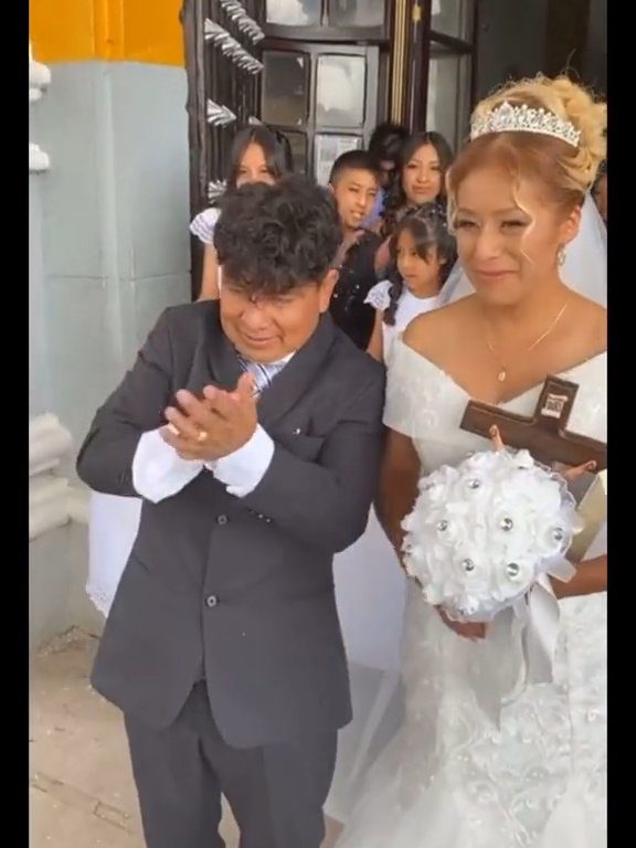 Betrunkener Bräutigam am Altar, verlegene Braut: Video der Hochzeit geht viral