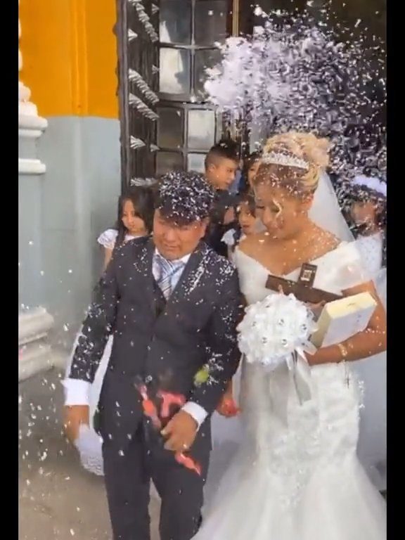 Sposo ubriaco all'altare, la sposa in imbarazzo: video del matrimonio è virale