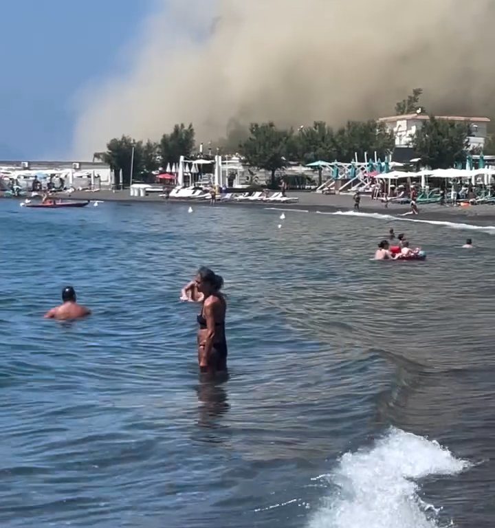 Erdbeben in Neapel, in Procida stürzt ein Berg ein