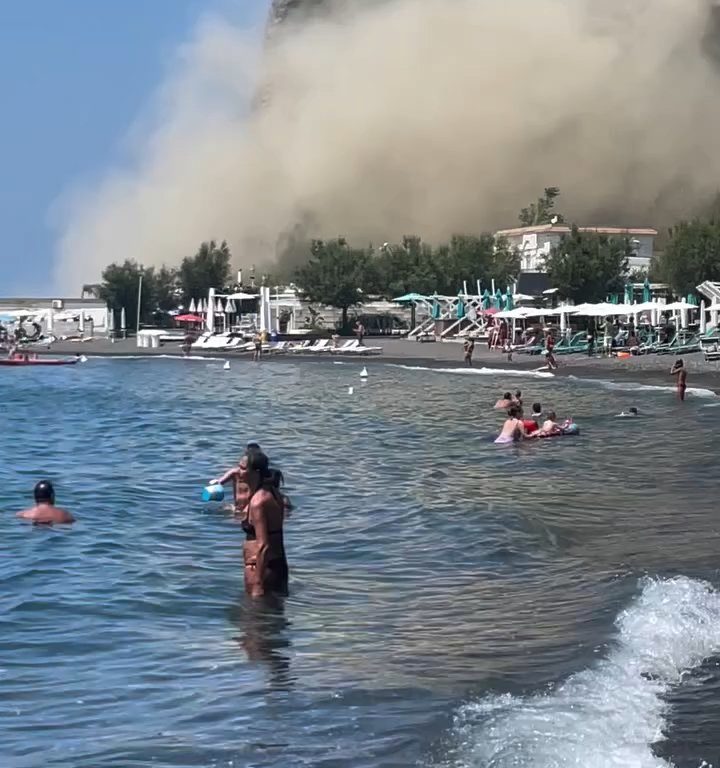 Terremoto en Nápoles, una montaña se derrumba en Procida