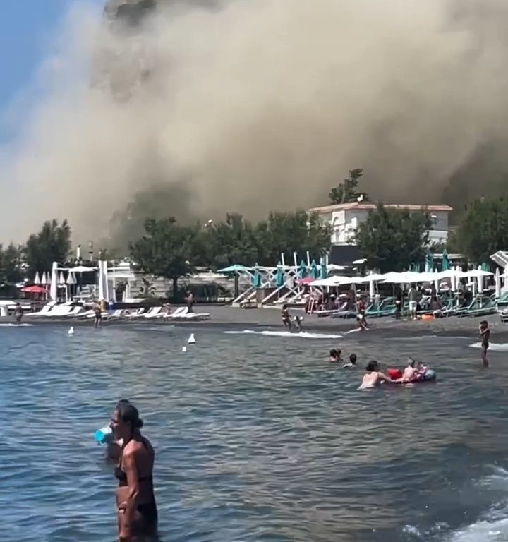 Terremoto en Nápoles, una montaña se derrumba en Procida