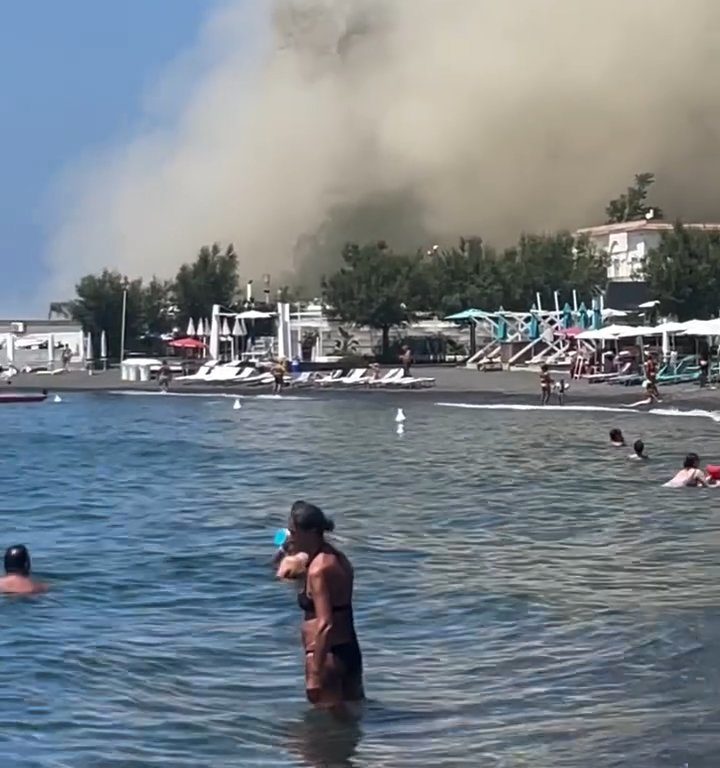 Terremoto en Nápoles, una montaña se derrumba en Procida