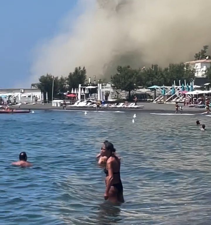 Erdbeben in Neapel, in Procida stürzt ein Berg ein