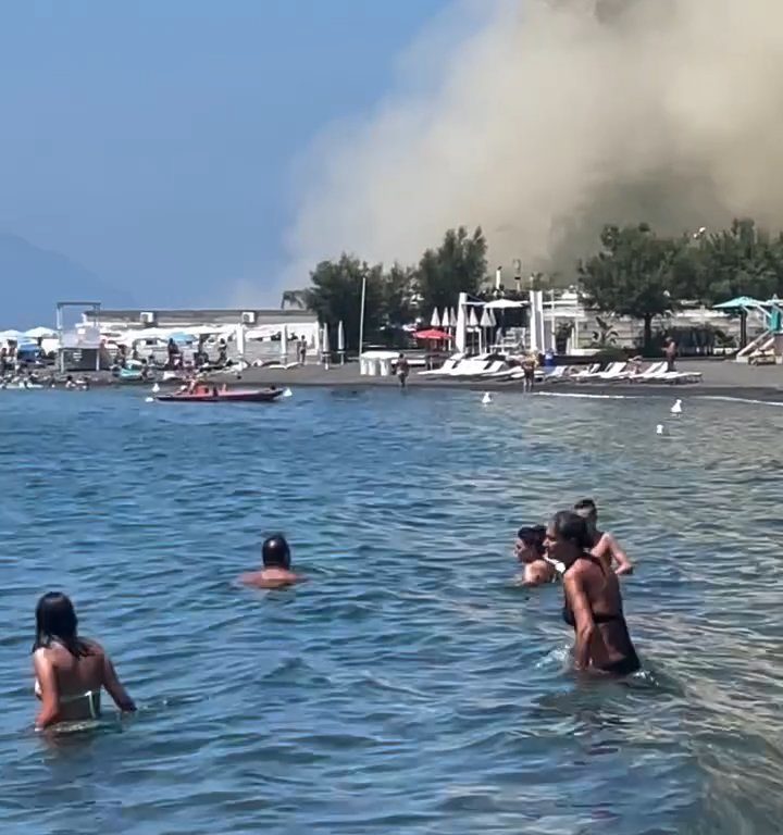 Tremblement de terre à Naples, une montagne s'effondre à Procida