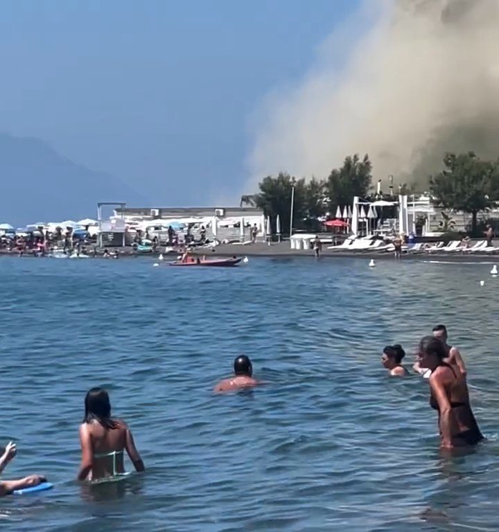 Terremoto en Nápoles, una montaña se derrumba en Procida