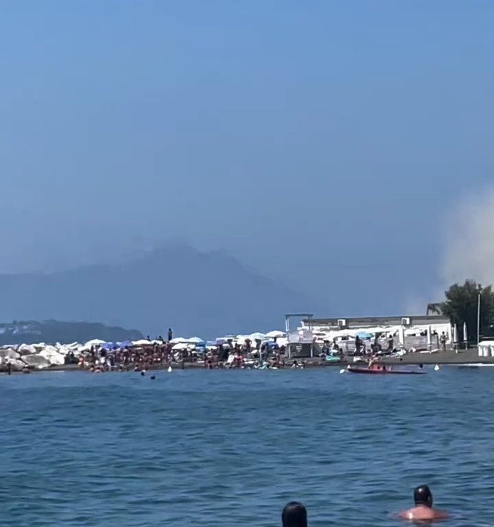 Terremoto en Nápoles, una montaña se derrumba en Procida