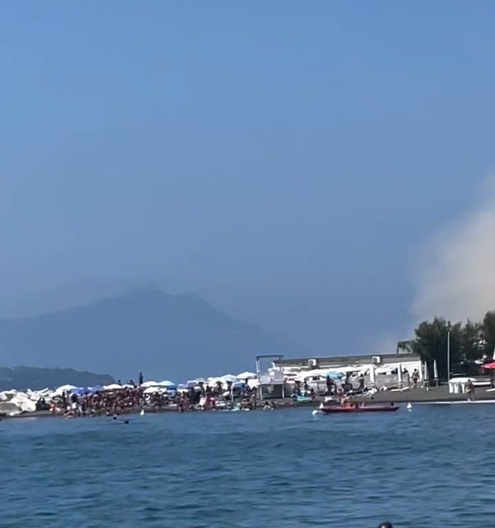 Erdbeben in Neapel, in Procida stürzt ein Berg ein