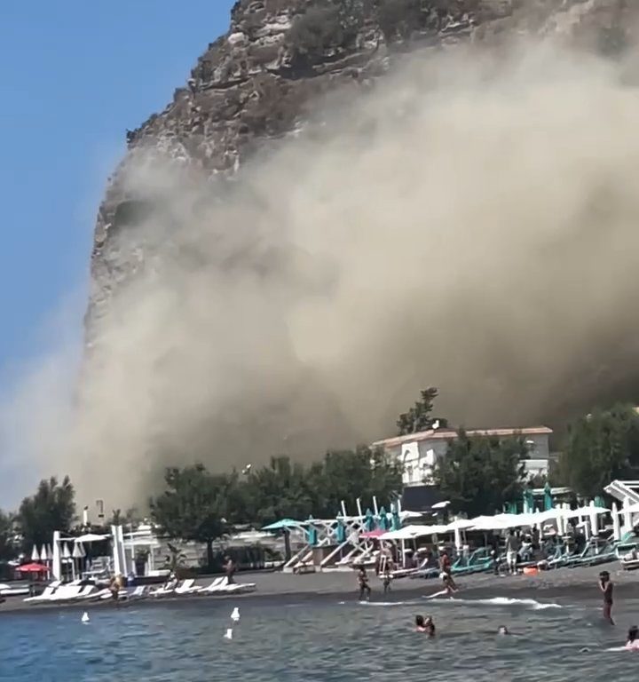 Terremoto en Nápoles, una montaña se derrumba en Procida