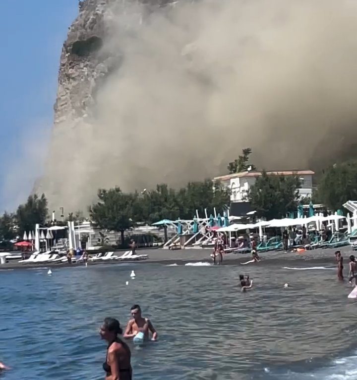 Tremblement de terre à Naples, une montagne s'effondre à Procida