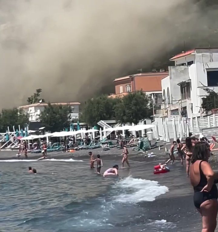 Terremoto en Nápoles, una montaña se derrumba en Procida