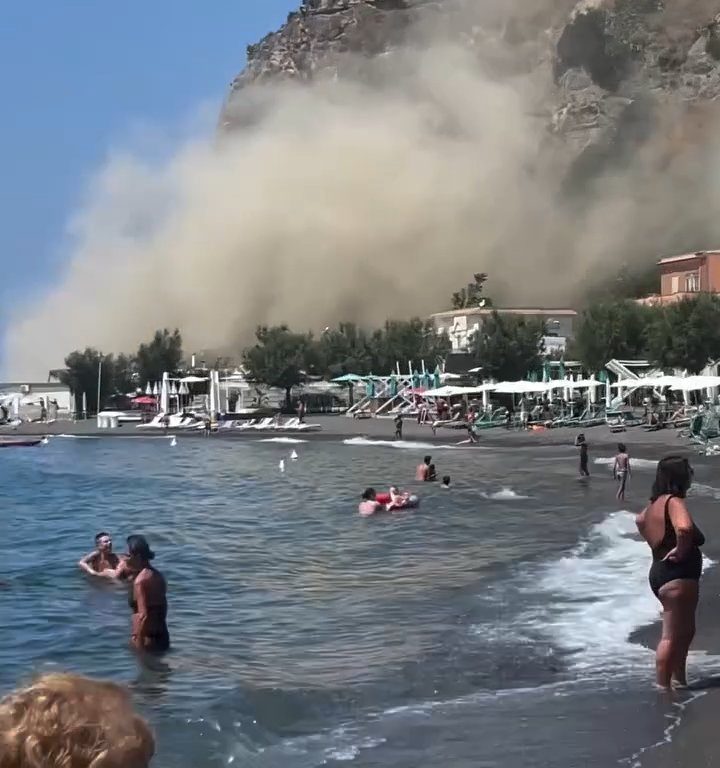 Tremblement de terre à Naples, une montagne s'effondre à Procida