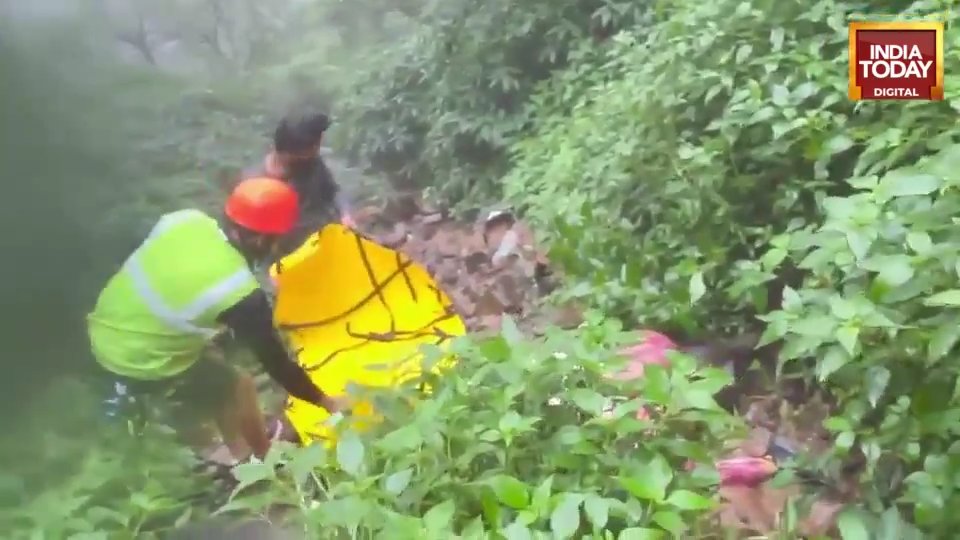 Reise-Influencerin filmt sich selbst auf einem Wasserfall und stürzt 90 Meter tief: tot