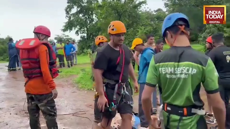 Reise-Influencerin filmt sich selbst auf einem Wasserfall und stürzt 90 Meter tief: tot