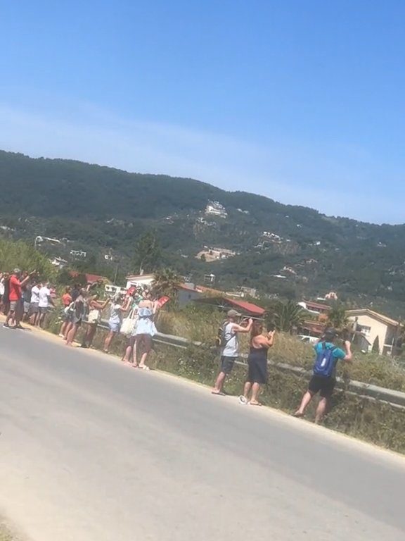 Touristes projetés dans les airs par le moteur de l'avion : ils voulaient des selfies spectaculaires