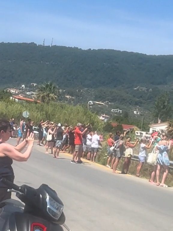 Touristes projetés dans les airs par le moteur de l'avion : ils voulaient des selfies spectaculaires