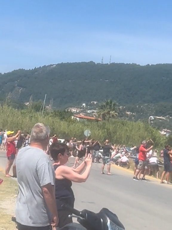 Vom Triebwerk des Flugzeugs in die Luft geschleuderte Touristen: Sie wollten spektakuläre Selfies