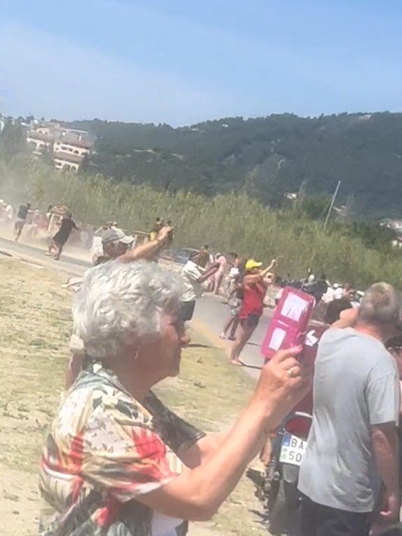 Touristes projetés dans les airs par le moteur de l'avion : ils voulaient des selfies spectaculaires