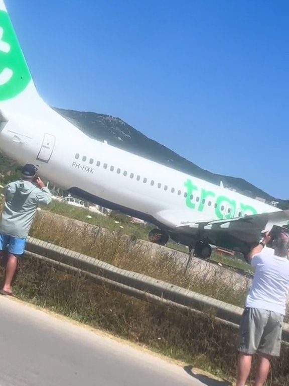 Vom Triebwerk des Flugzeugs in die Luft geschleuderte Touristen: Sie wollten spektakuläre Selfies