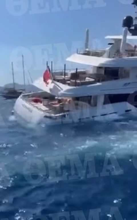 Un yacht de luxe coule en Grèce : l'équipage a oublié d'ouvrir la trappe