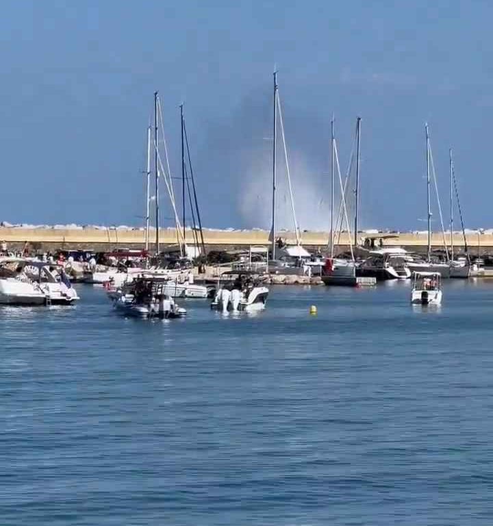 Un avion s'écrase en mer devant des dizaines de personnes : vidéo choquante