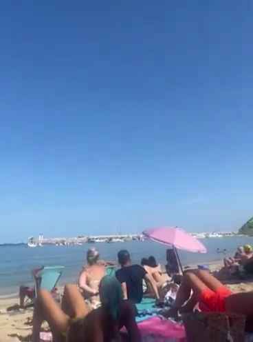 Aereo si schianta in mare davanti a decine di persone: video shock