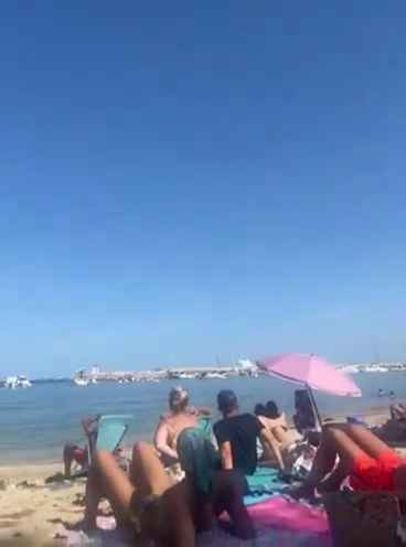 Un avion s'écrase en mer devant des dizaines de personnes : vidéo choquante